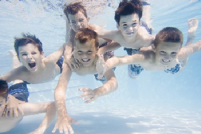 kids under water game
