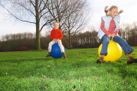 kids play bounce ball